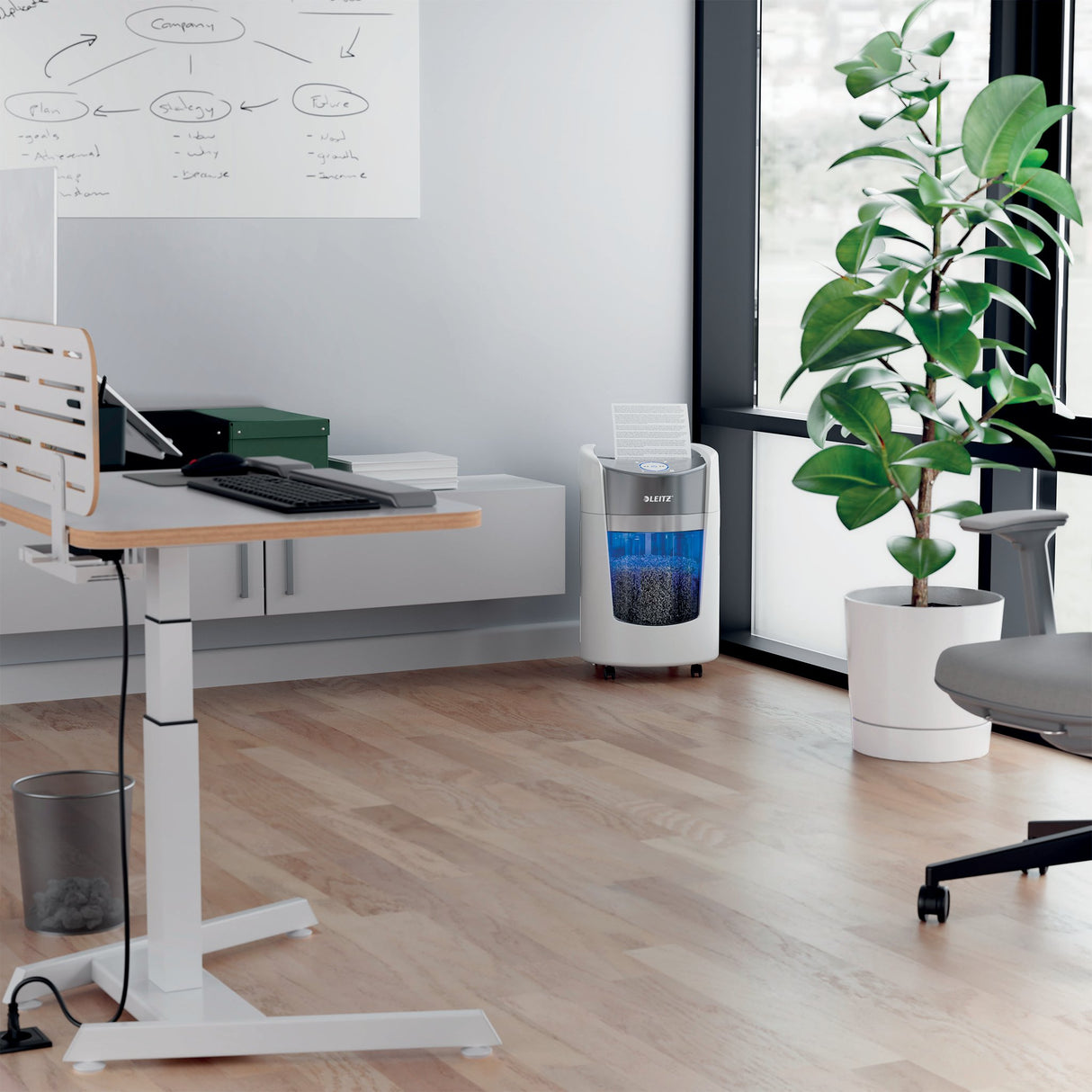 EAN 4002432142460 - Leitz IQ OptiMax Small Office 350 triturador de papel Microcorte 58 dB 22,3 cm Gris, Blanco imagen 4