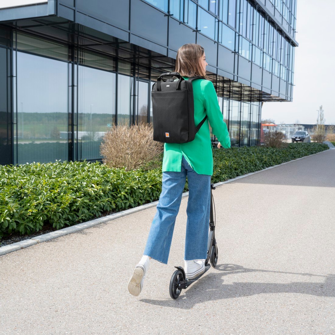 EAN 4047443527158 - Hama 00227052 maletines para portátil 41,1 cm (16.2") Mochila Negro imagen 8