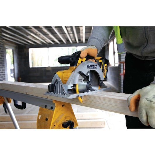 EAN 5035048555262 - DeWALT DCS391NT-XJ 16,5 cm Negro, Amarillo 5150 RPM imagen 2