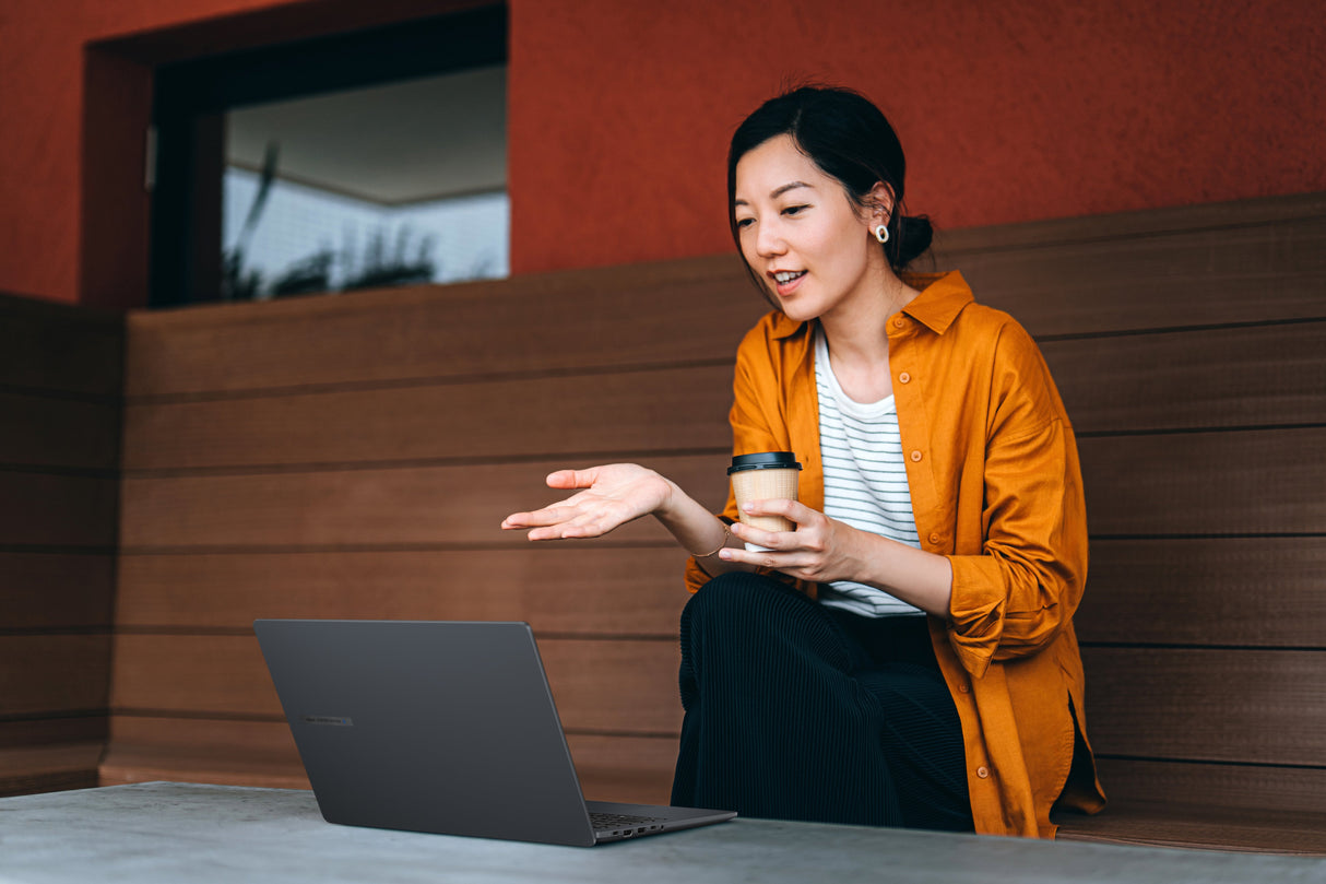 Expertbook B1 - 15.6 Inch - Intel Core I5-1335u - 8 Gb - 256 Gb - Windows 11 Pro - Qwerty - Black/Grey