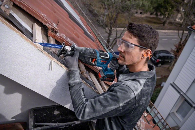 Sierra De Sable A Batería Bosch Professional Biturbo Gsa 18v-28 Professional Solo Azul/Negro, Sin Batería Ni Cargador 06016c0000