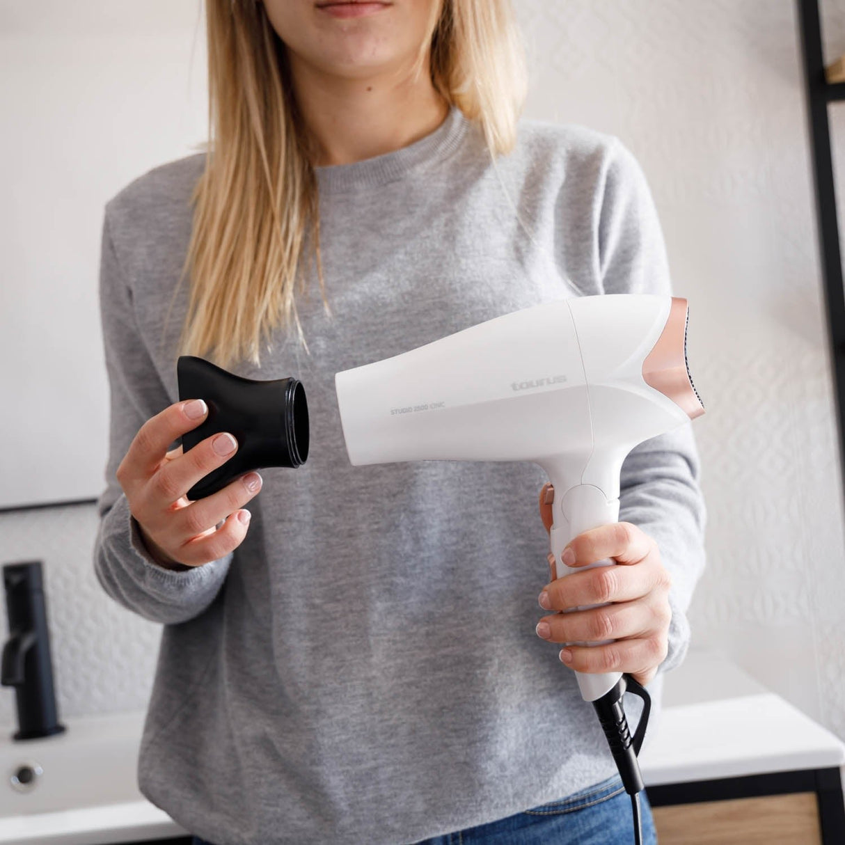 EAN 8414234001160 - Taurus STUDIO 2500 IONIC secador 2400 W Blanco imagen 7