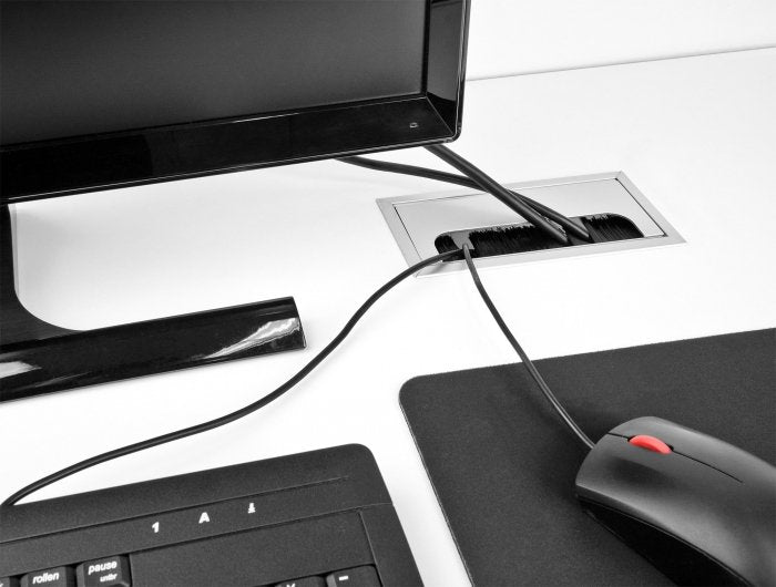 Delock 66860 Pasacables Para Montaje En Mesa Con Cepillo 80 X 80 X 28 Mm Plata