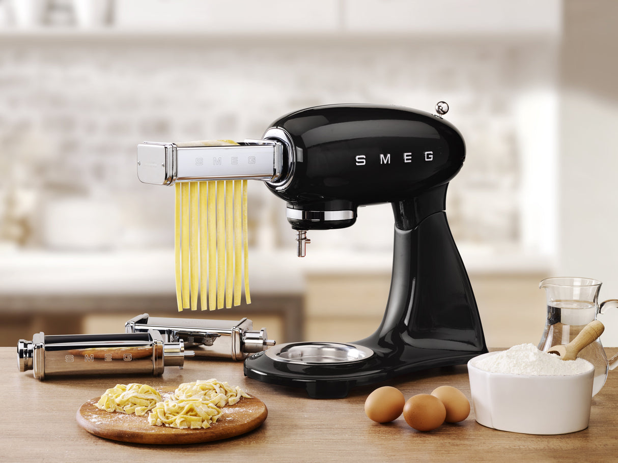 EAN 8017709269142 - Smeg SMF03BLEU batidora Batidora de varillas 800 W Negro imagen 20