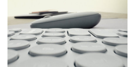 EAN 5099206111127 - Logitech 920-011827 teclado Universal RF Wireless + Bluetooth QWERTY Español Grafito imagen 2