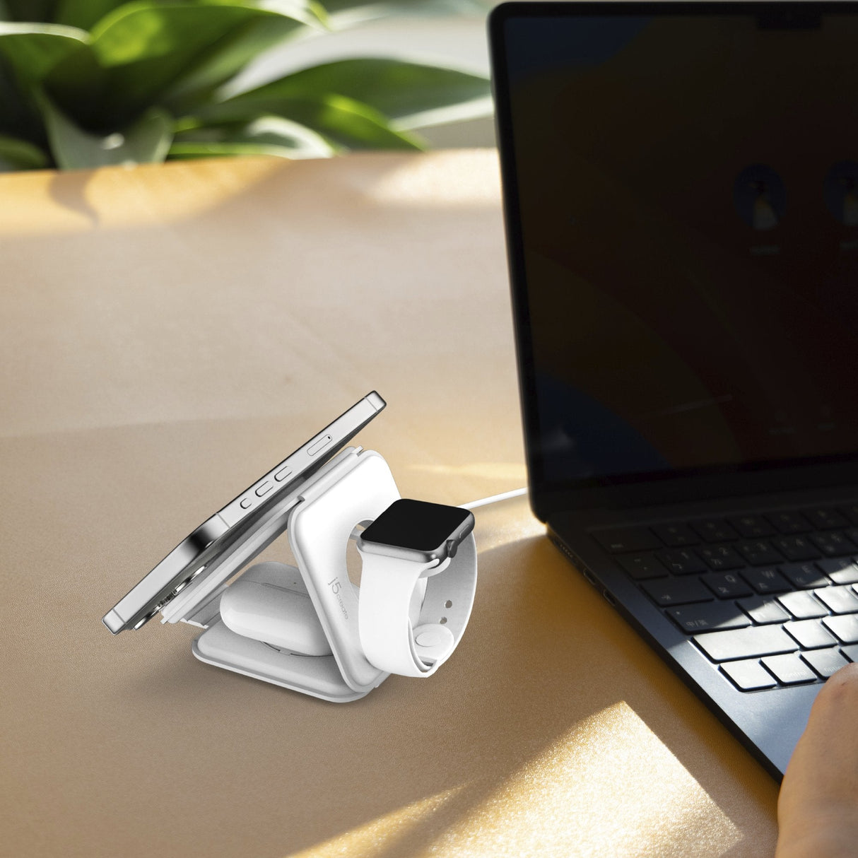 Qi2 3-In-1 Magnetic Travel Char
