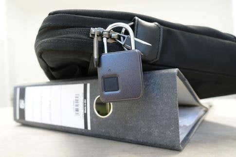 Cerradura De Huella Digital Schwaiger Con Grillete De Acero