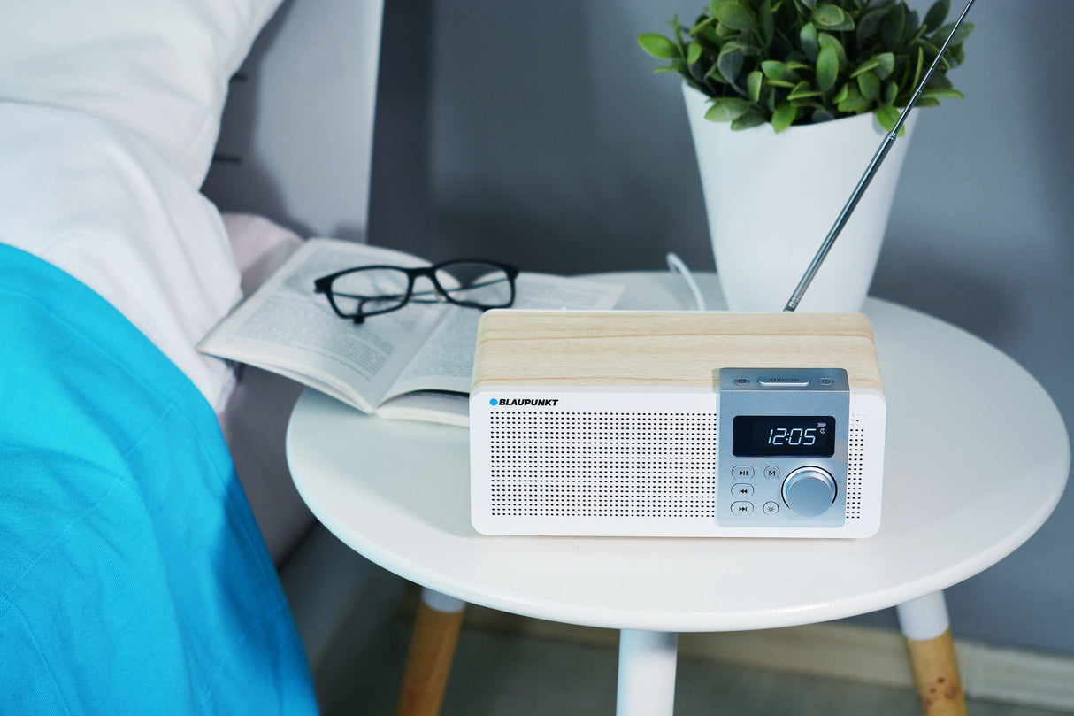 EAN 5901750502255 - Blaupunkt PP14BT radio Portátil Digital Blanco, Madera imagen 4