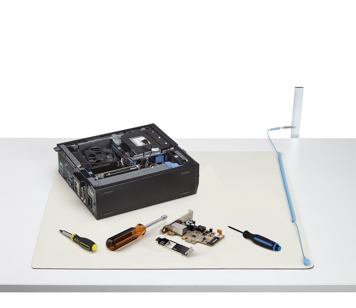 Startech Alfombrilla Superficie Antiestática Para La Reparación De Electrónicos Con Cable De Toma A Tierra 30cmx46cm
