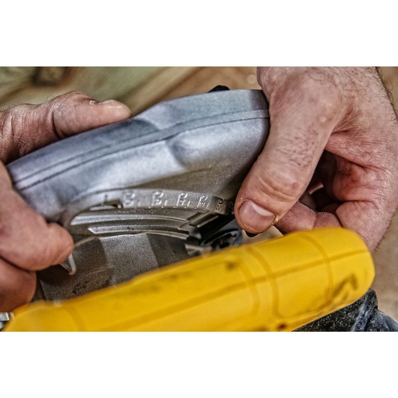 EAN 5035048392614 - DeWALT DWE560 sierra circular portátil 18,4 cm 5500 RPM 1350 W imagen 4