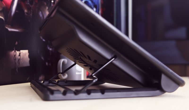 Coolermaster Base Refrigeradora Port. Ergostand Iv Negro/1 Ventilador/4xusb 2.0/1 Micro Usb/17 R9-Nbs-E42k-Gp