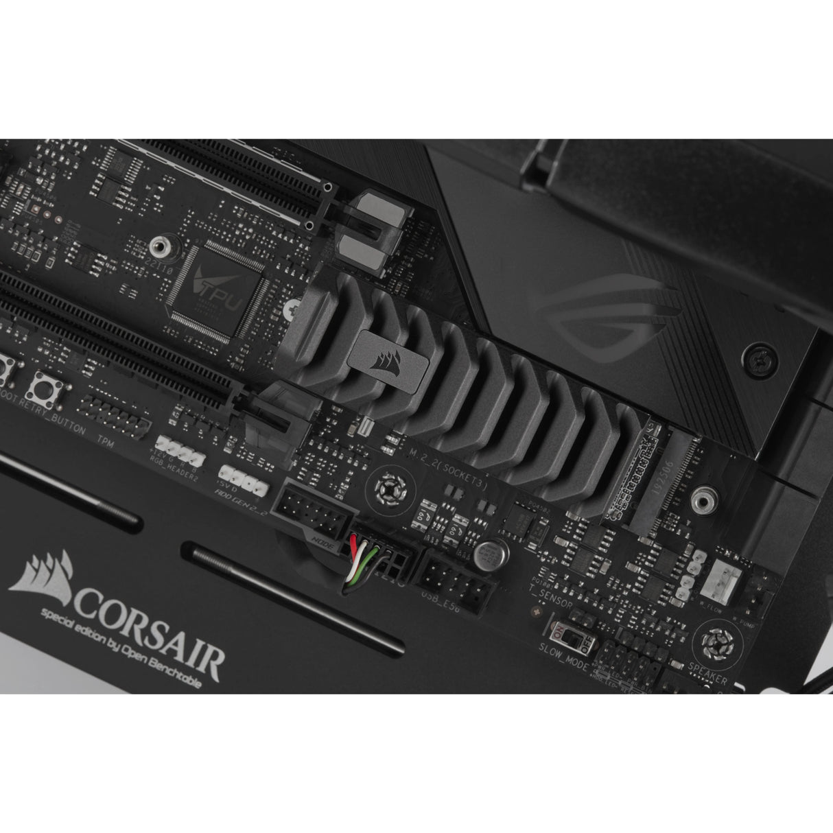 EAN 0840006645085 - Corsair MP600 PRO XT 1 TB M.2 PCI Express 4.0 NVMe 3D TLC NAND imagen 1