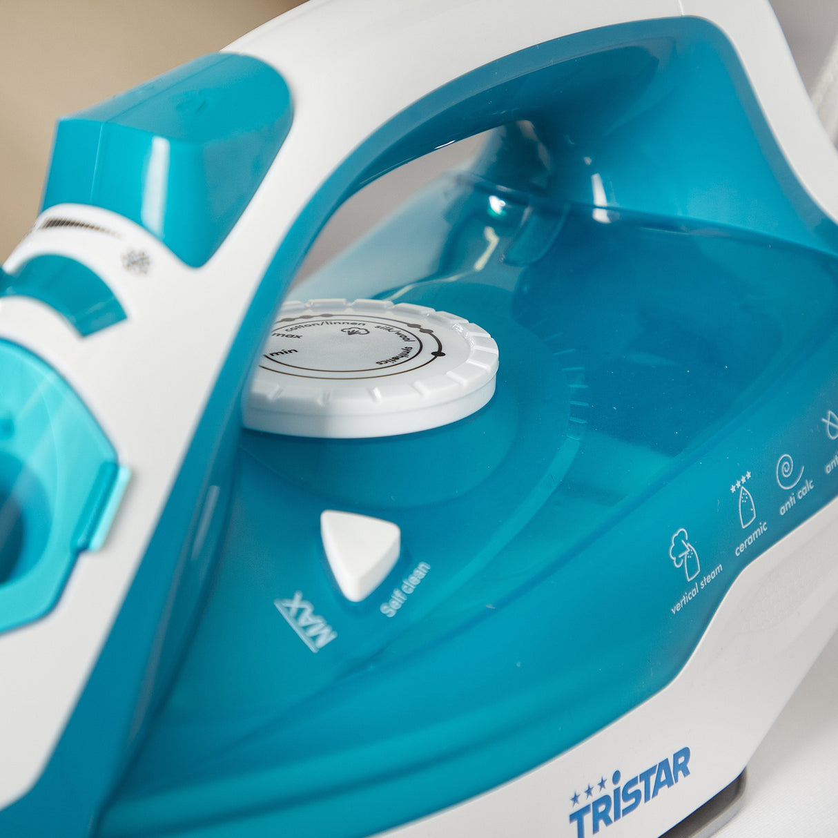 Plancha Tristar St-8320 2600w Depósito 370ml