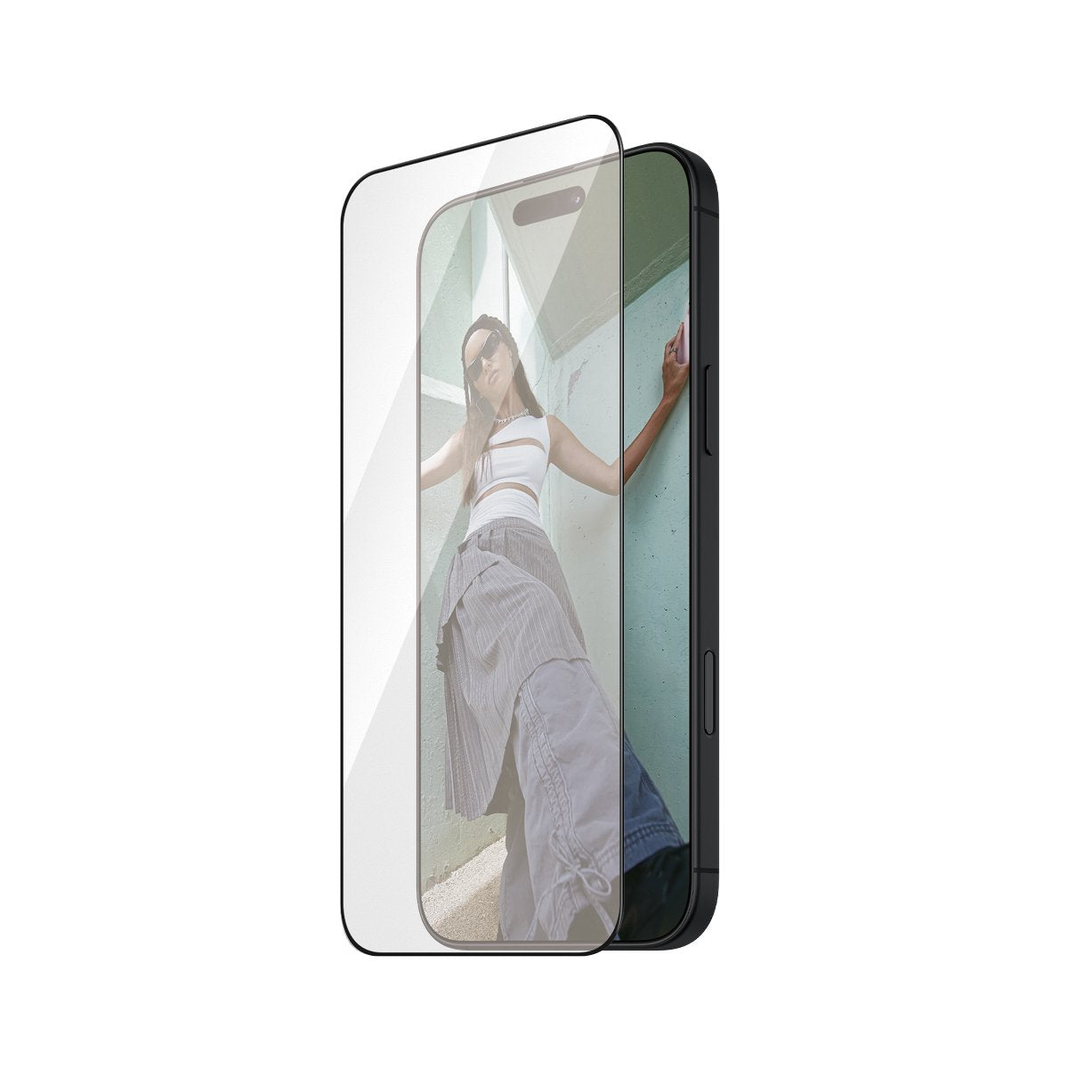 EAN 5715685010675 - PanzerGlass SAFE. by ® Screen Protection w. Black Frame iPhone 16 Pro | Ultra-Wide Fit Protector de panta imagen 1