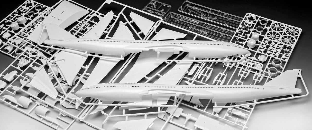 Revell Boeing 747-8 Luft Hansa New