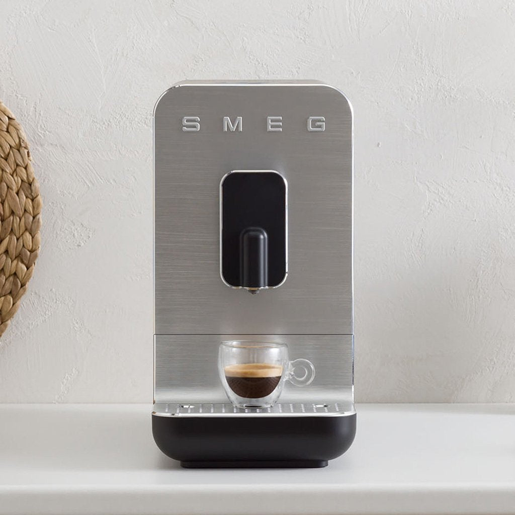 EAN 8017709334734 - Smeg BCC11BLMEU cafetera eléctrica Totalmente automática Máquina espresso 1,4 L imagen 35
