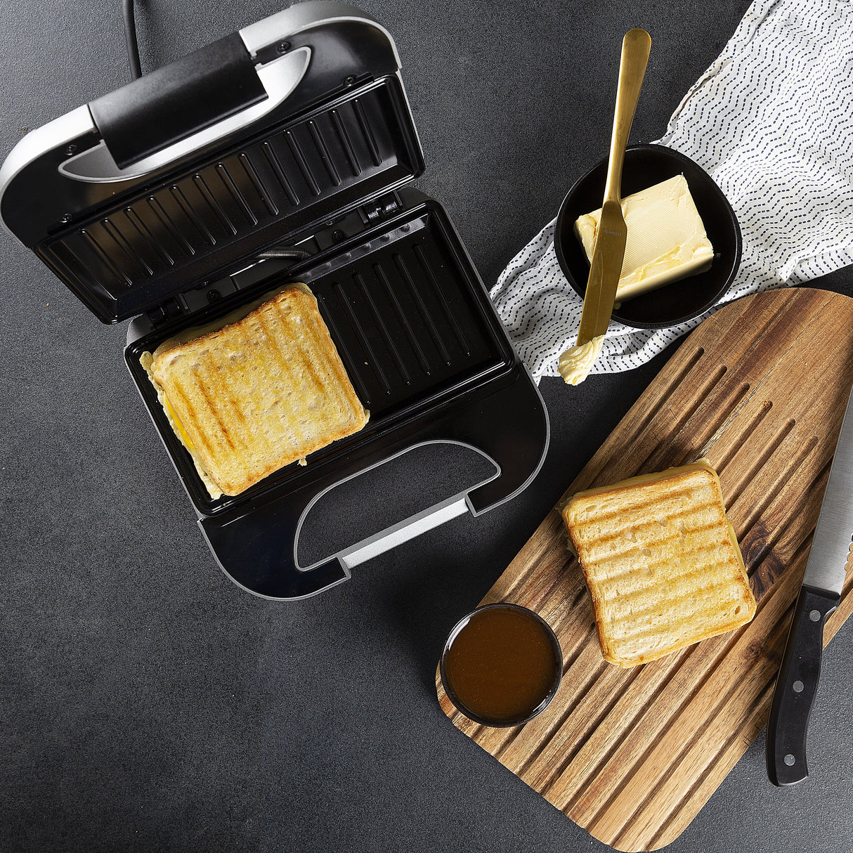 EAN 8713016082497 - Princess 127003 sandwichera 750 W Negro, Plata imagen 15