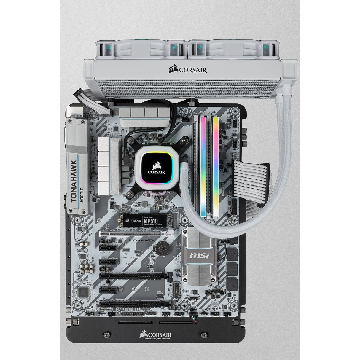 EAN 840006632160 - Corsair Vengeance RGB Pro CMH32GX4M4E3200C16W módulo de memoria 32 GB 4 x 8 GB DDR4 288-pin DIMM imagen 3