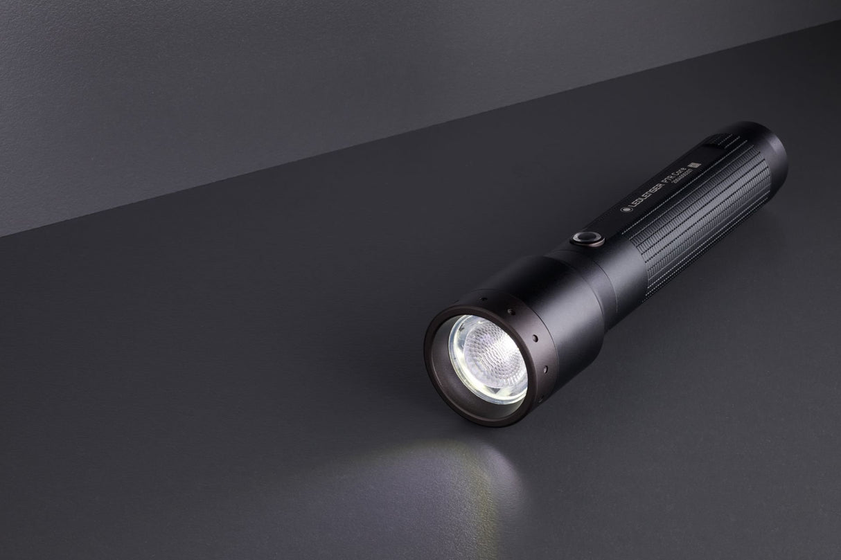 EAN 4058205020510 - Ledlenser P7R Core Negro Linterna de mano LED imagen 5