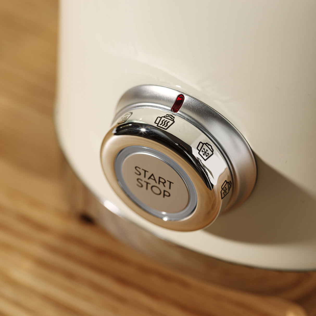 EAN 8017709316075 - Smeg MFF11CREU espumador o calentador de leche Automatic milk frother/warmer Crema de color imagen 11