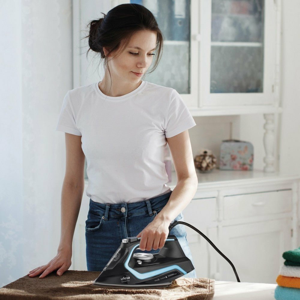 Plancha De Vapor Suela De Cerámica Vapor Continuo 35 G/Min Ufesa Pv2600 Glidepro Negro