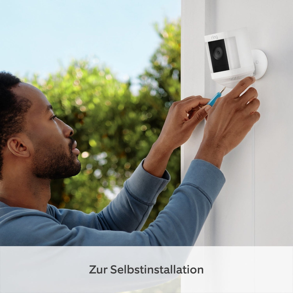 Amazon Ring Spotlight Cam Plus Plug-In Negro