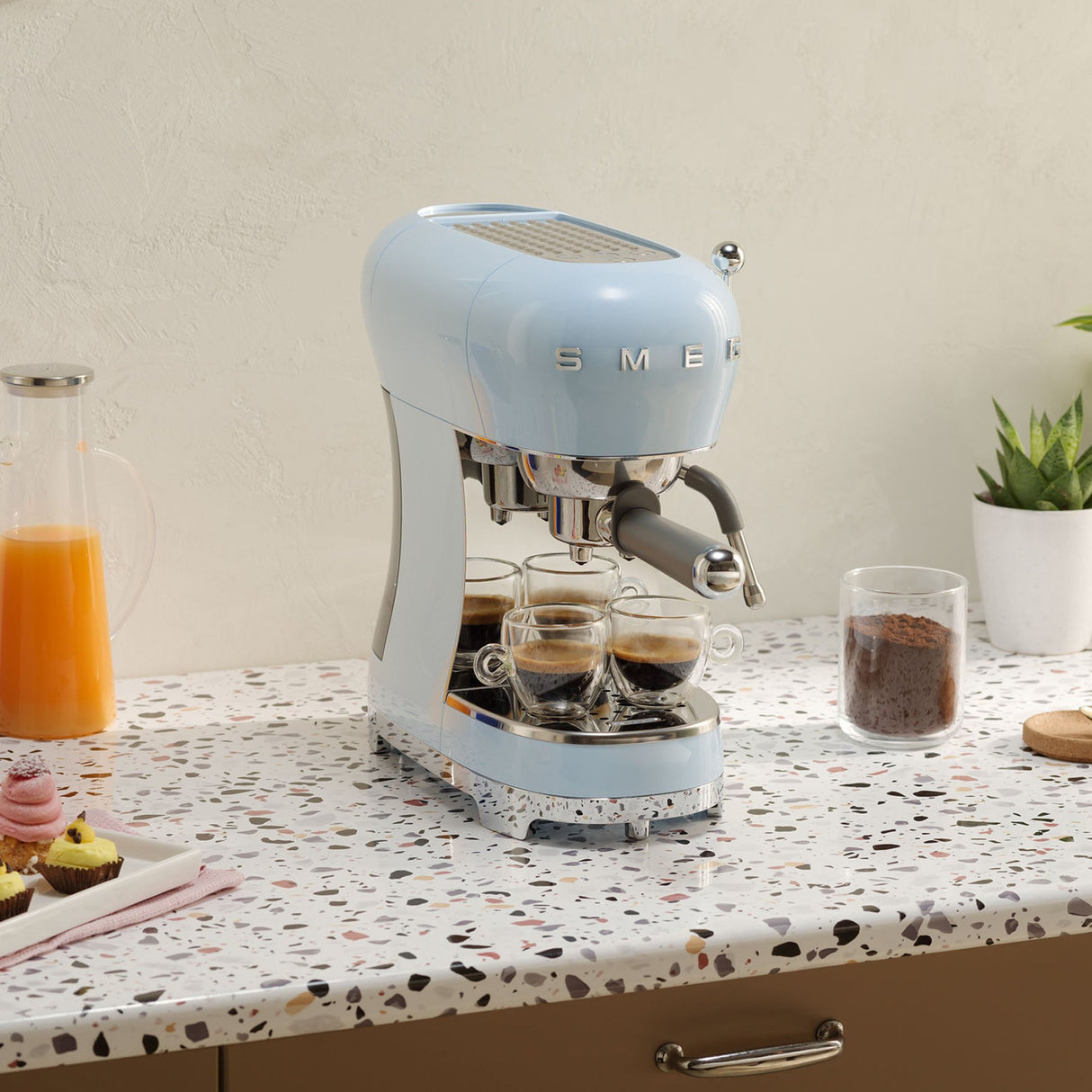 EAN 8017709324766 - Smeg ECF02PBEU cafetera eléctrica Manual Máquina espresso 1,1 L imagen 17