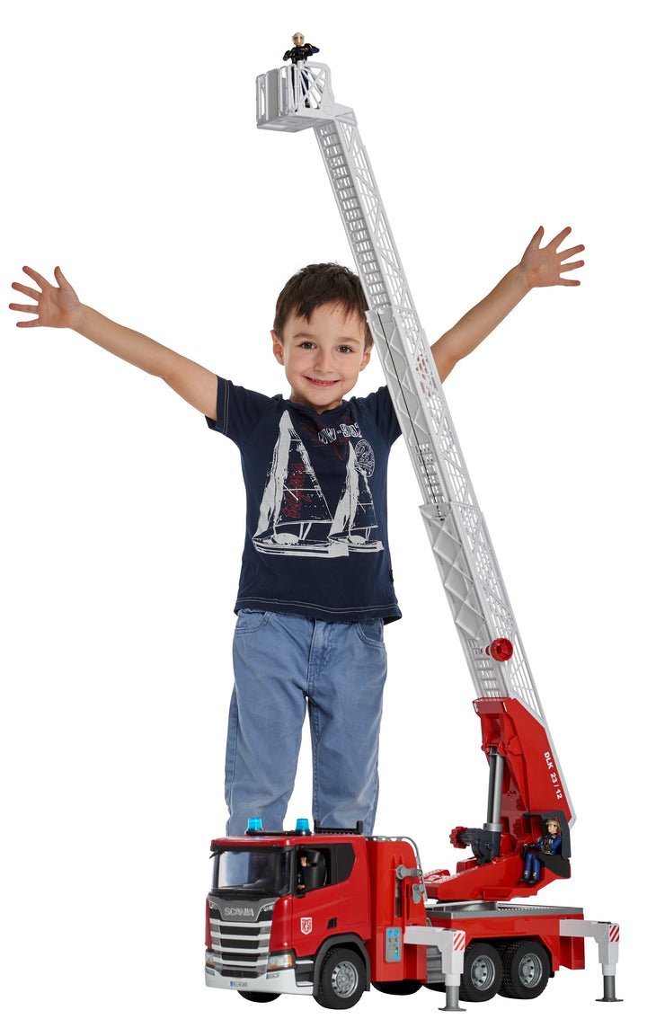 Bruder Scania Super 560r Bombero Con Escalera Giratoria, Bomba De Agua, Luz Y Sonido, Modelo De Vehículo 3591