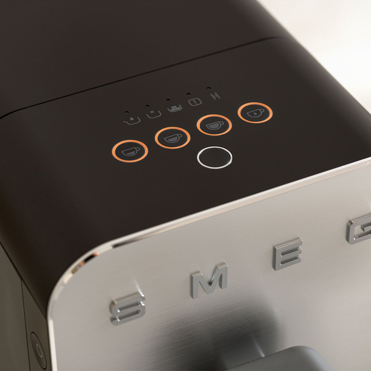 EAN 8017709334734 - Smeg BCC11BLMEU cafetera eléctrica Totalmente automática Máquina espresso 1,4 L imagen 36