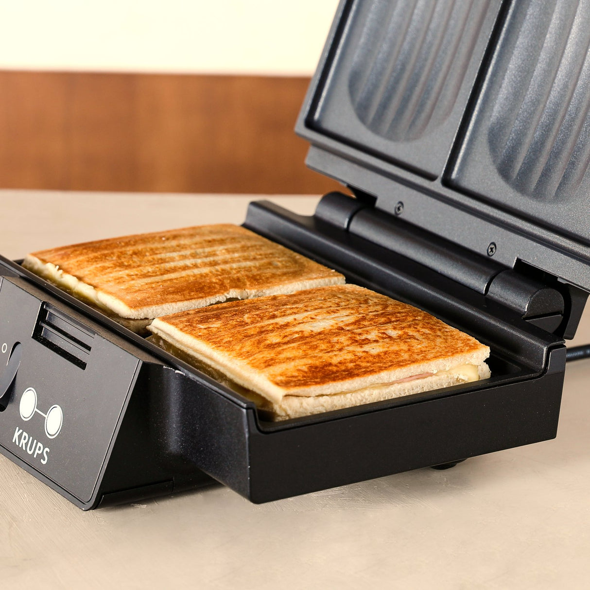 EAN 3045380026292 - Krups FDK Iconic FDK462 sandwichera 850 W Negro imagen 3