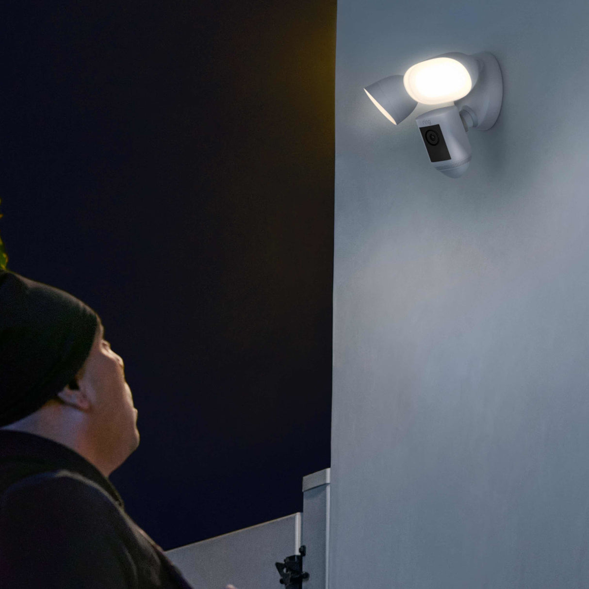 EAN 0840268944353 - Ring Floodlight Cam Wired Pro Cámara de seguridad IP Exterior 1920 x 1080 Pixeles Techo/pared imagen 2