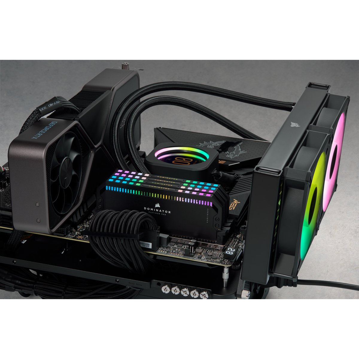 EAN 840006665502 - Corsair Dominator CMT64GX5M4B6600C32 módulo de memoria 64 GB 4 x 16 GB DDR5 288-pin DIMM imagen 6