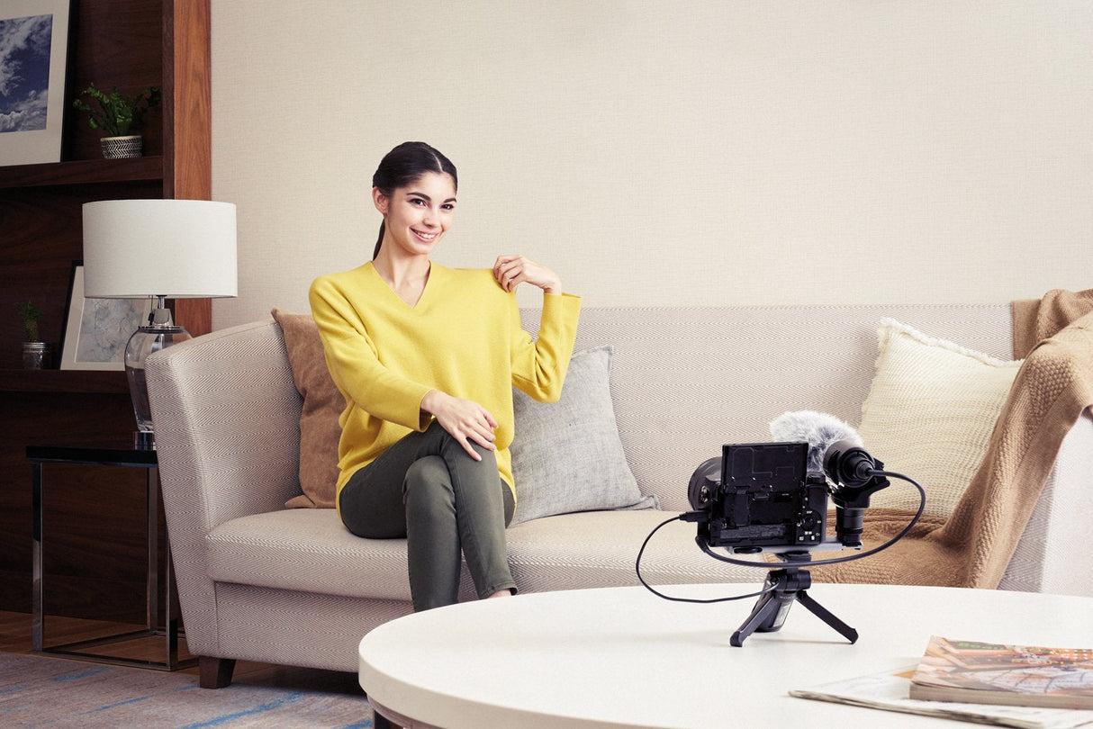 Sony Ilce-6400l CãMara Con Montura Tipo E Y Sensor Aps-C Cuerpo + Lente Zoom Potente De 16-50mm