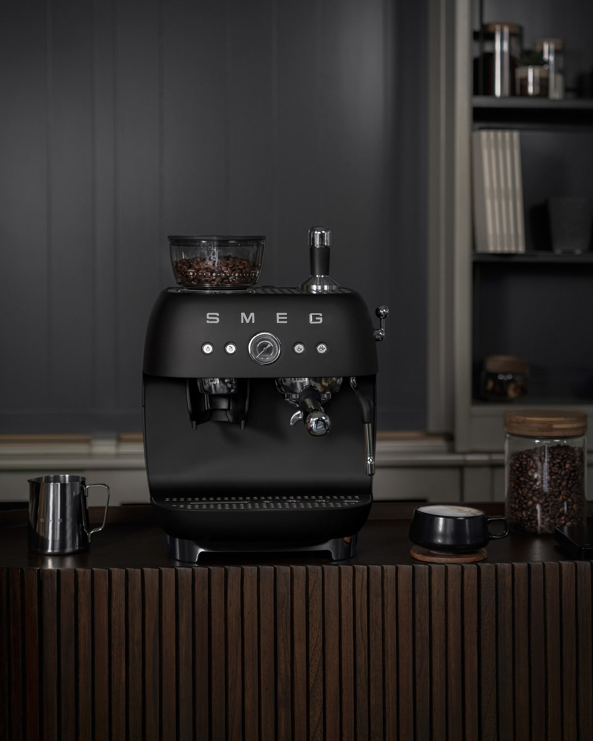 EAN 8017709354572 - Smeg EGF03BLMEU cafetera eléctrica Manual Máquina espresso 2,4 L imagen 23