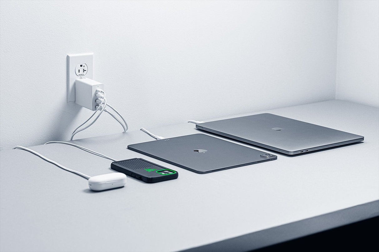 Razer Rc21-01700200-R3m1 Cargador De Dispositivo Móvil Blanco Interior