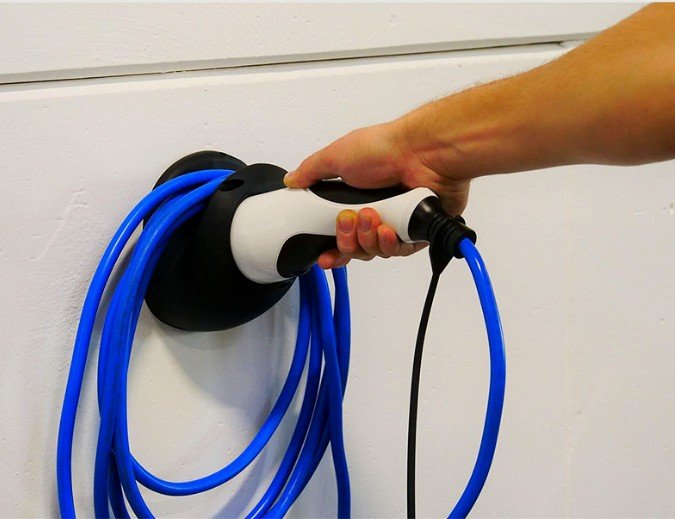 EAN 4260658840038 - go-e CH-002-08-01 organizador de cables Pared Soporte para cables Negro 1 pieza(s) imagen 3