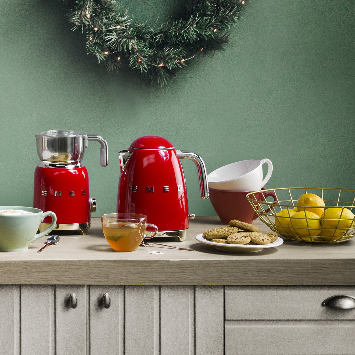 EAN 8017709228095 - Smeg KLF03RDEU tetera eléctrica 1,7 L 2400 W Rojo imagen 7