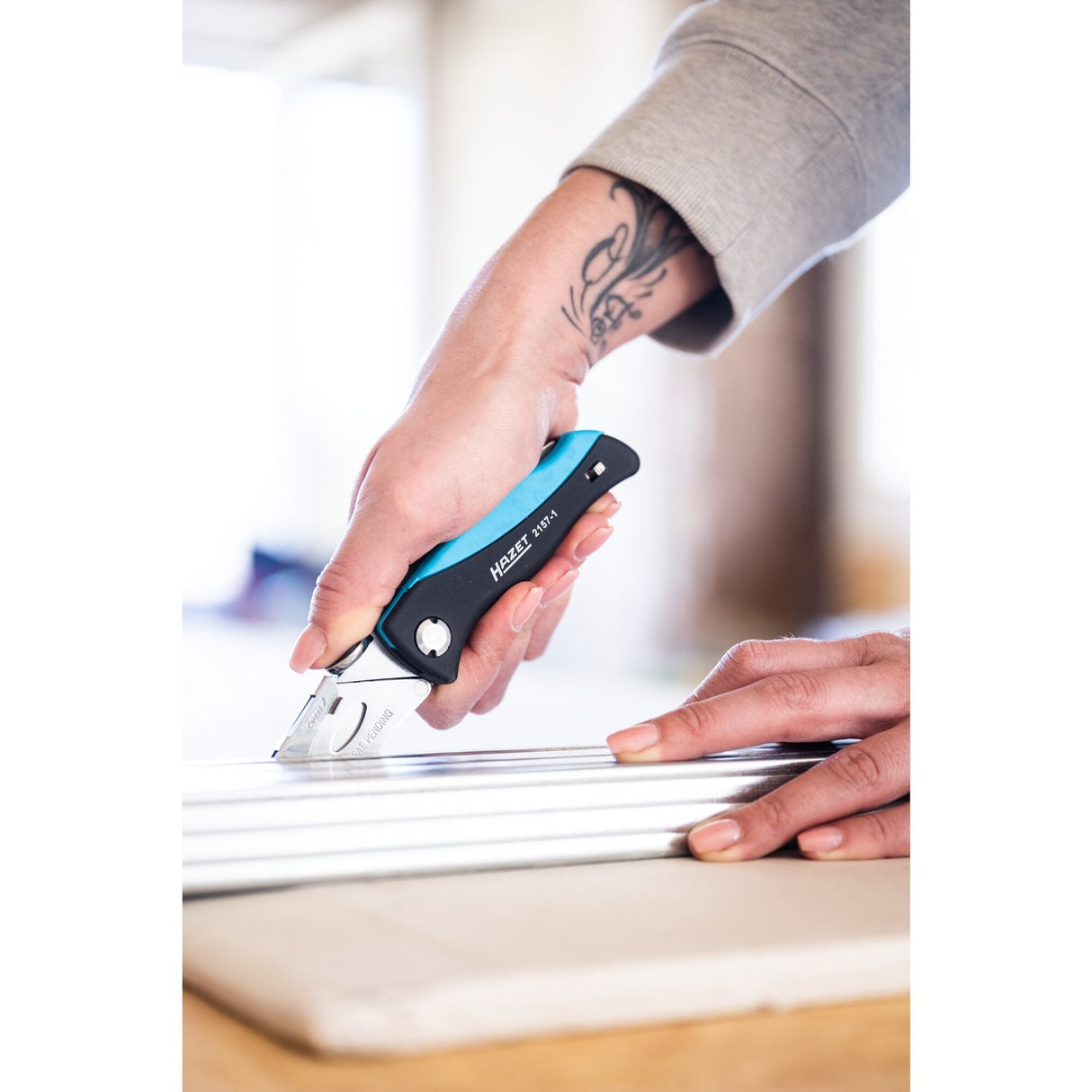 Navaja Hazet 2157-1 (Negro/Azul, Mango Cómodo De Abs Resistente A Golpes) 2157-1 2157-1