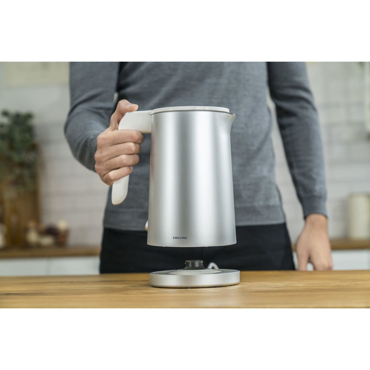EAN 4009839650666 - ZWILLING ENGINIGY tetera eléctrica 1 L 1850 W Plata imagen 2