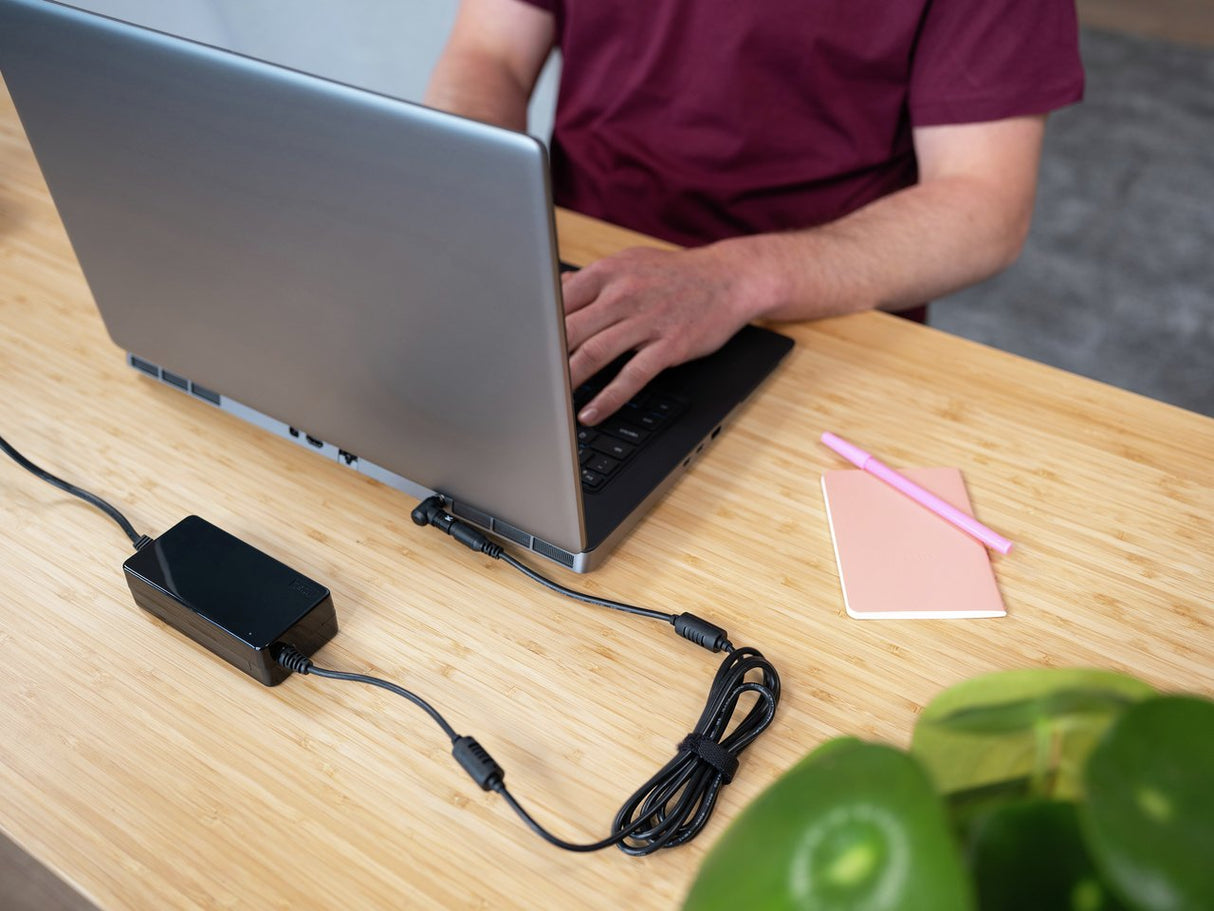 Cargador De Portátil Universal Trust Primo 22142 90w Automático 6 Conectores Voltaje 18-20v