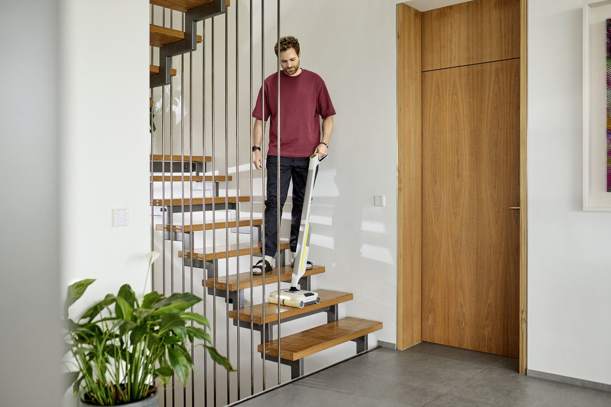 EAN 4066529000033 - Kärcher FC 8 Smart Signature Line Escoba eléctrica Batería Húmedo Sin bolsa Plata, Blanco, Amarillo 2,85 imagen 3