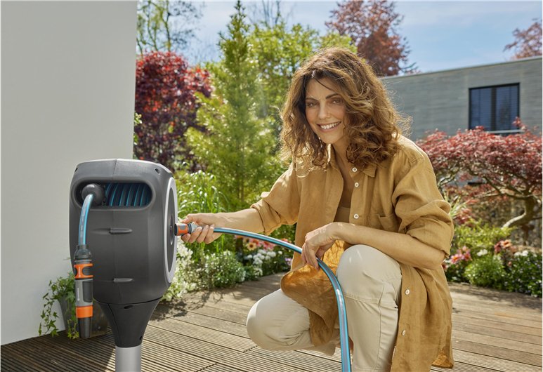 Gardena Caja Para Mangueras De Terraza Rollup S, 15 Metros, Enrollador De Manguera Gris/Blanco, Incluida Jeringa De Limpieza 18607-20