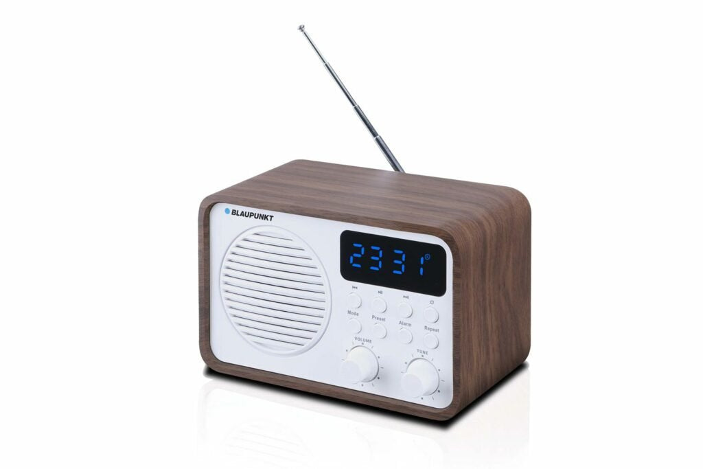 EAN 5901750505287 - Blaupunkt PP7BT radio Portátil Analógico y digital Blanco, Madera imagen 2