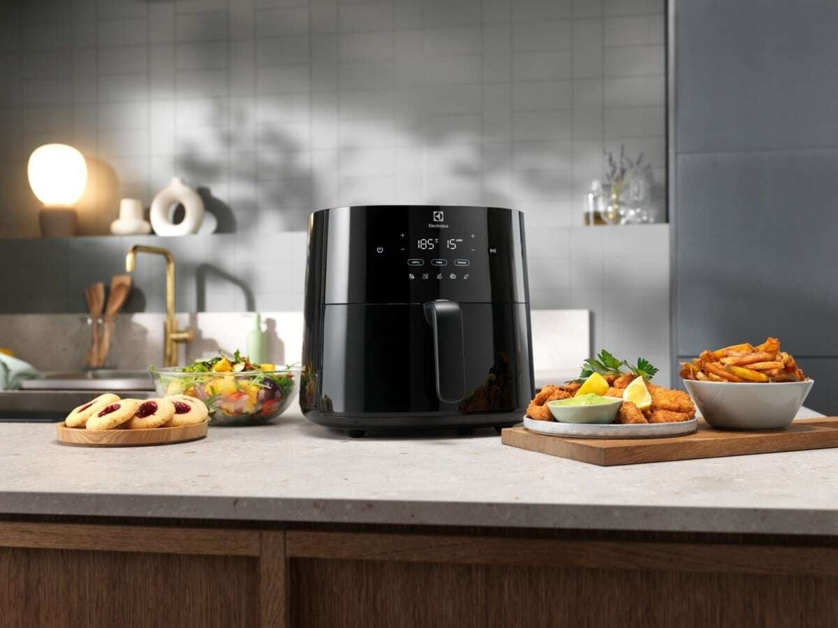 EAN 7333394032580 - Electrolux EAF5B Sencillo 5 L Independiente 1500 W Freidora de aire caliente Negro imagen 6