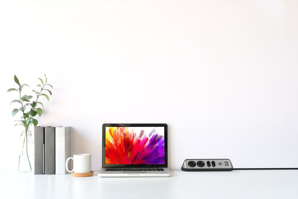 Brennenstuhl Estilo Eckstedoleiste 4-Fach Schwarz