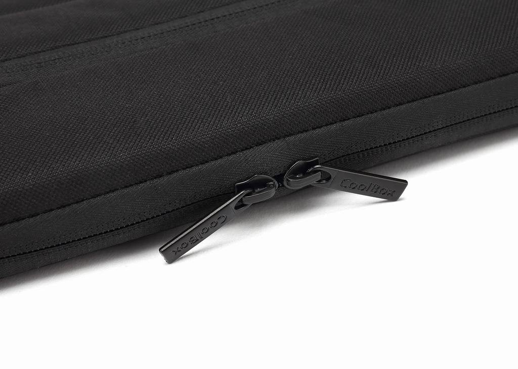 Coolbox Funda Impermeable Para Mini Ordenador Portátil 11.6" O Tablet (32,5 X 24 Cm). Negro Y Azul