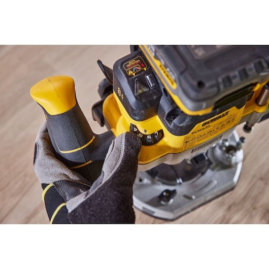 Dewalt Dcw620nt-Xj Battery Plunge Router