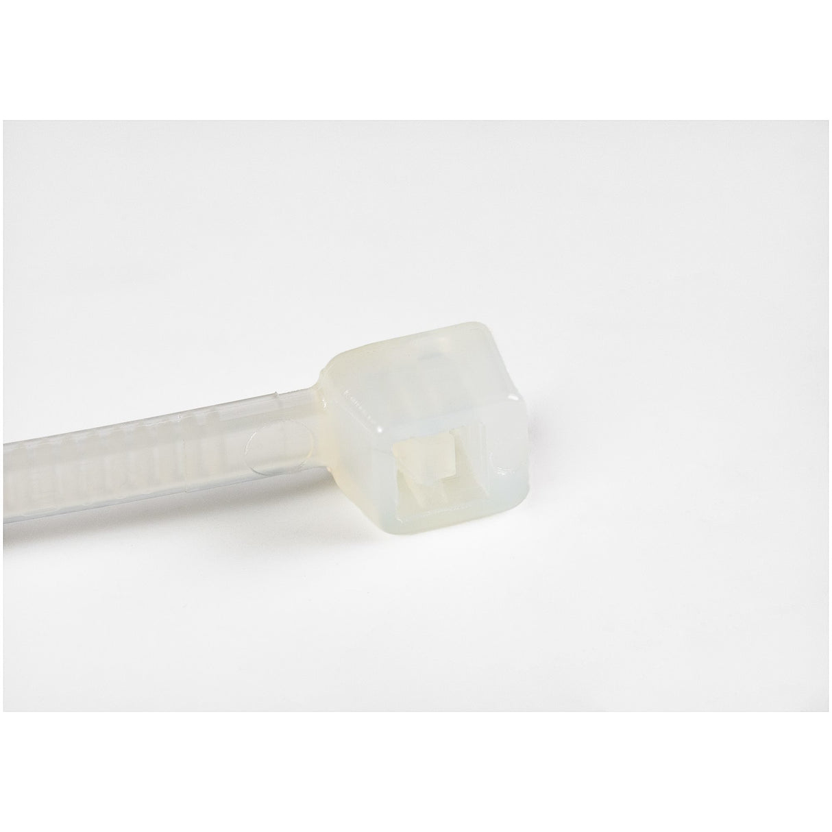 EAN 0065030890663 - StarTech.com CBMZT4N presilla Brida reutilizable Nylon, Plástico 100 pieza(s) imagen 4