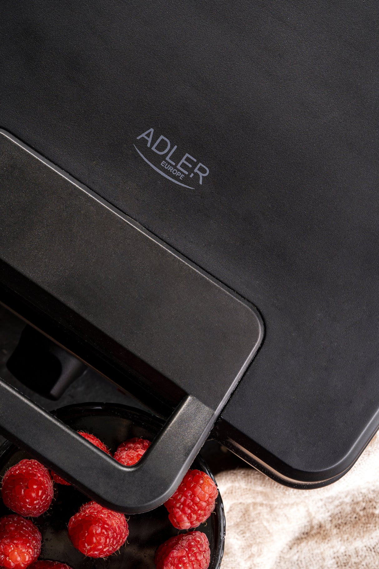 EAN 5903887802970 - Adler AD 3049 gofrera 4 barquillo(s) 1800 W Negro imagen 8