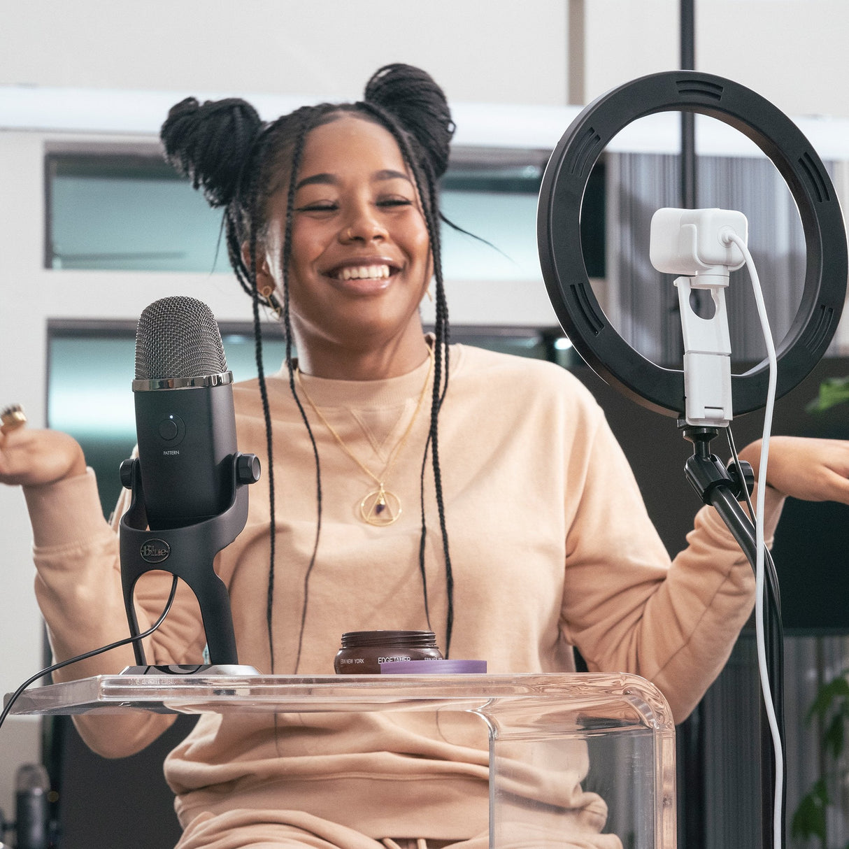 EAN 5099206087682 - Logitech 960-001297 cámara web 1920 x 1080 Pixeles USB 3.2 Gen 1 (3.1 Gen 1) Blanco imagen 3